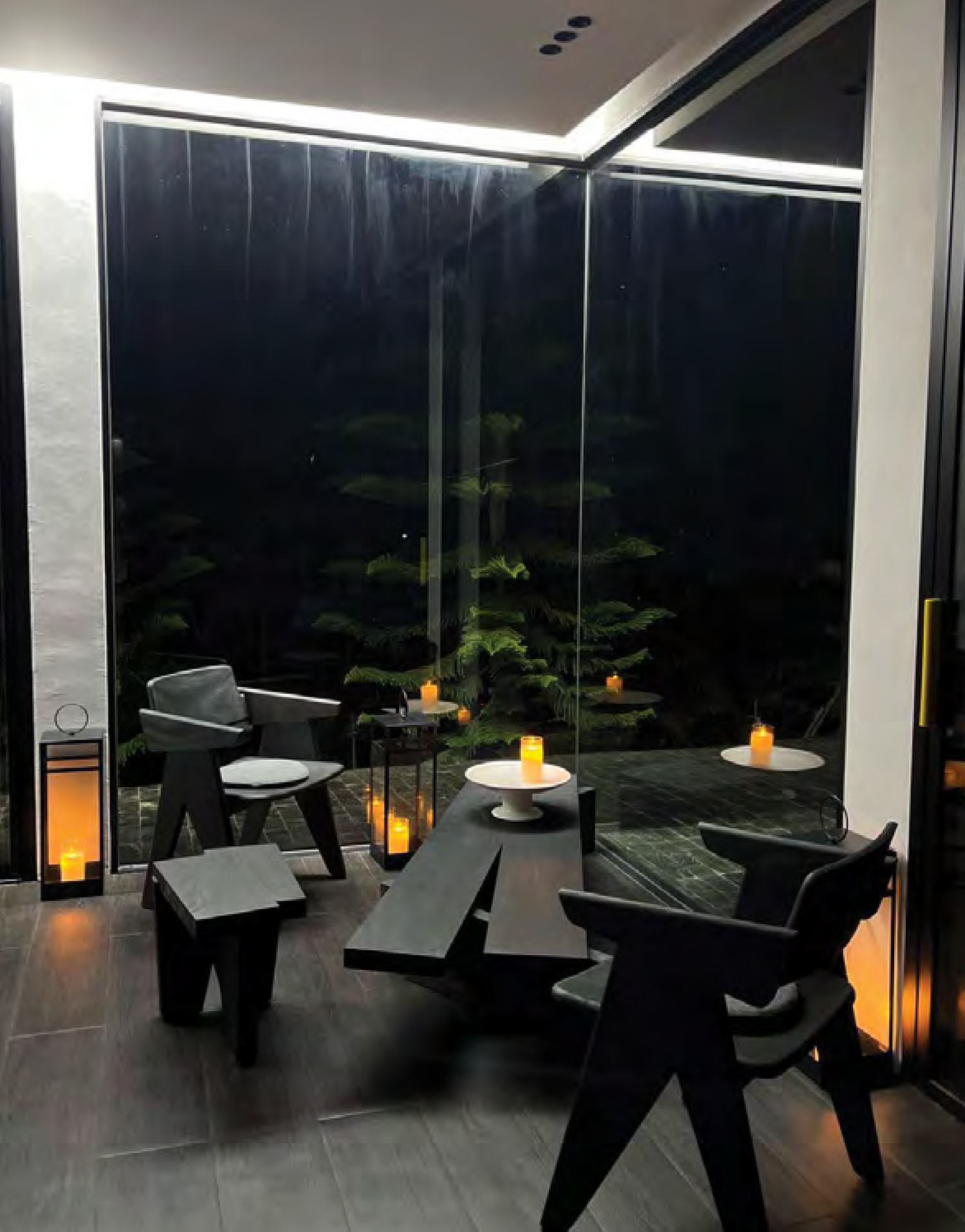 Coffee Table/Low Table